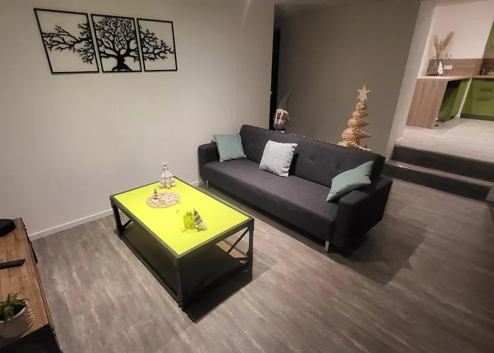 De L'herbe Jusqu'aux Genoux - 60 M2